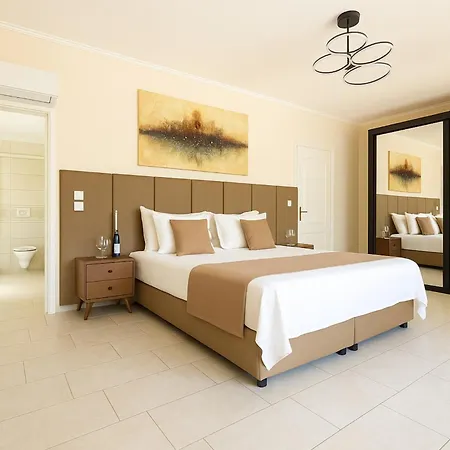 Small Paradise Private Pool, Jacuzzi, Bbq, Complete Privacy *