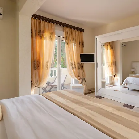 Small Paradise Private Pool, Jacuzzi, Bbq, Complete Privacy * Ιαλυσός Ρόδος