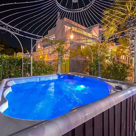 Small Paradise With Pool & Jacuzzi 