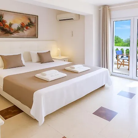 Small Paradise With Private Pool, Jacuzzi&complete Privacy *