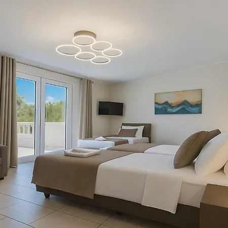 Small Paradise With Private Pool, Jacuzzi&complete Privacy