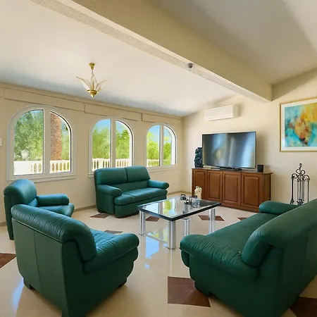 Small Paradise With Private Pool, Jacuzzi&complete Privacy Villa