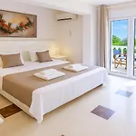 Small Paradise Private Pool, Jacuzzi, Bbq, Complete Privacy *