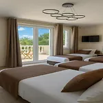 Small Paradise Private Pool, Jacuzzi, Bbq, Complete Privacy Vilă *