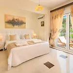 Villa Small Paradise Private Pool, Jacuzzi, Bbq, Complete Privacy