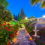 Small Paradise Private Pool, Jacuzzi, Bbq, Complete Privacy Vilă *