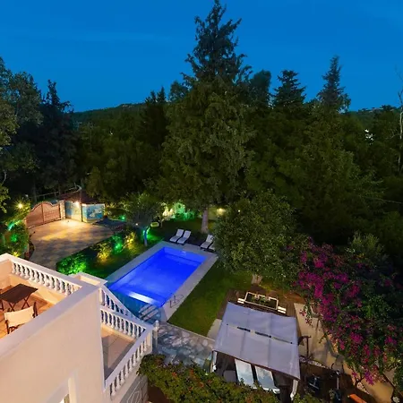 Small Paradise With Pool & Jacuzzi 