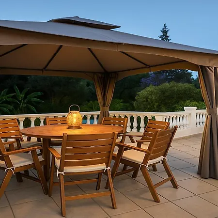 Small Paradise Private Pool, Jacuzzi, Bbq, Complete Privacy 别墅 伊利索斯