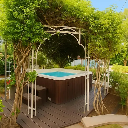 Small Paradise Private Pool, Jacuzzi, Bbq, Complete Privacy ヴィラ *