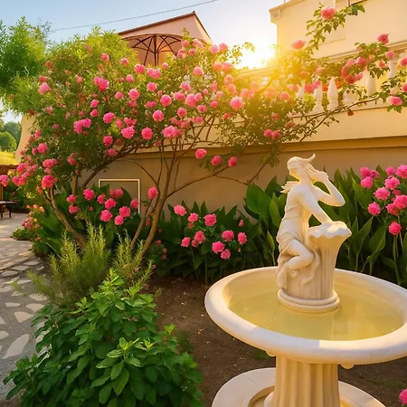 ヴィラ Small Paradise Private Pool, Jacuzzi, Bbq, Complete Privacy *