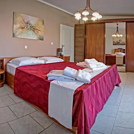 Villa Small Paradise Private Pool, Jacuzzi, Bbq, Complete Privacy *