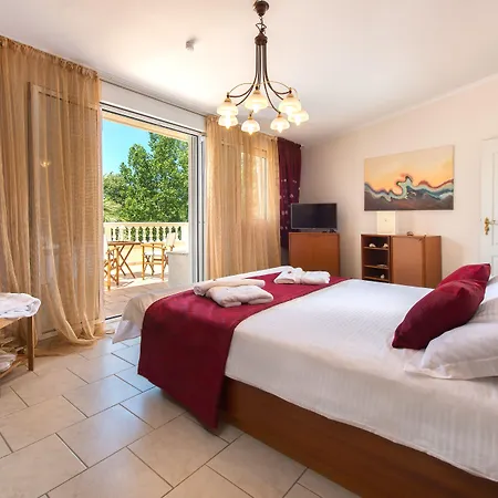 Small Paradise Private Pool, Jacuzzi, Bbq, Complete Privacy