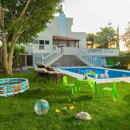 Small Paradise Private Pool, Jacuzzi, Bbq, Complete Privacy ヴィラ イアリソス