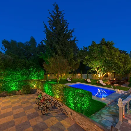 Villa Small Paradise Private Pool, Jacuzzi, Bbq, Complete Privacy *