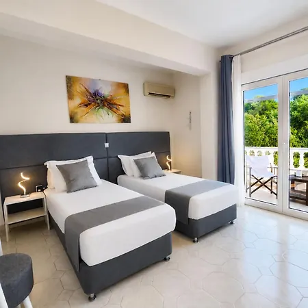Small Paradise Private Pool, Jacuzzi, Bbq, Complete Privacy *