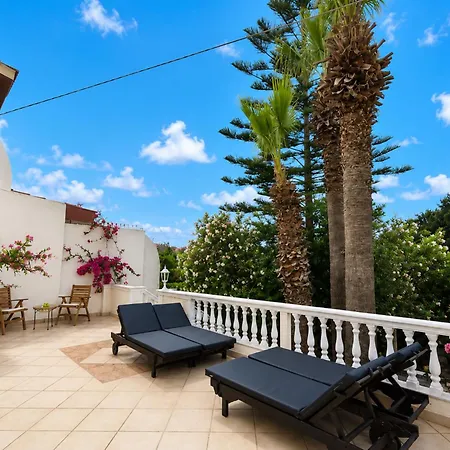 Small Paradise Private Pool, Jacuzzi, Bbq, Complete Privacy *