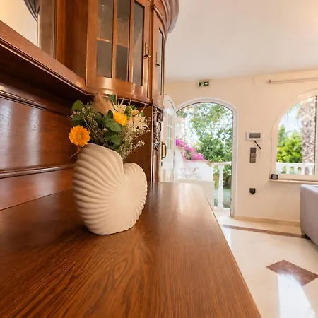 ヴィラ Small Paradise Private Pool, Jacuzzi, Bbq, Complete Privacy *