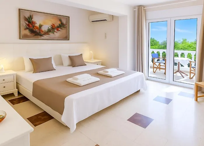 Small Paradise Private Pool, Jacuzzi, Bbq, Complete Privacy *