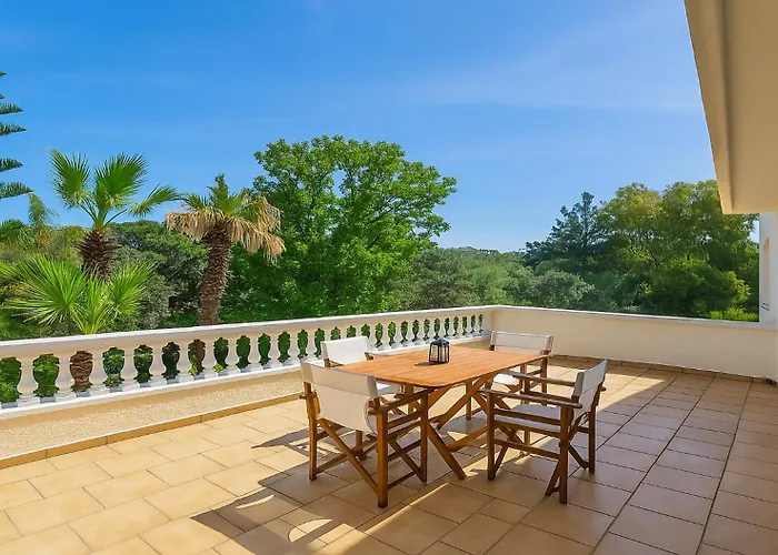 Small Paradise Private Pool, Jacuzzi, Bbq, Complete Privacy