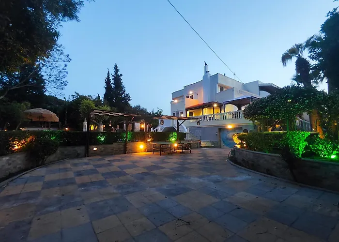 Small Paradise Private Pool, Jacuzzi, Bbq, Complete Privacy *