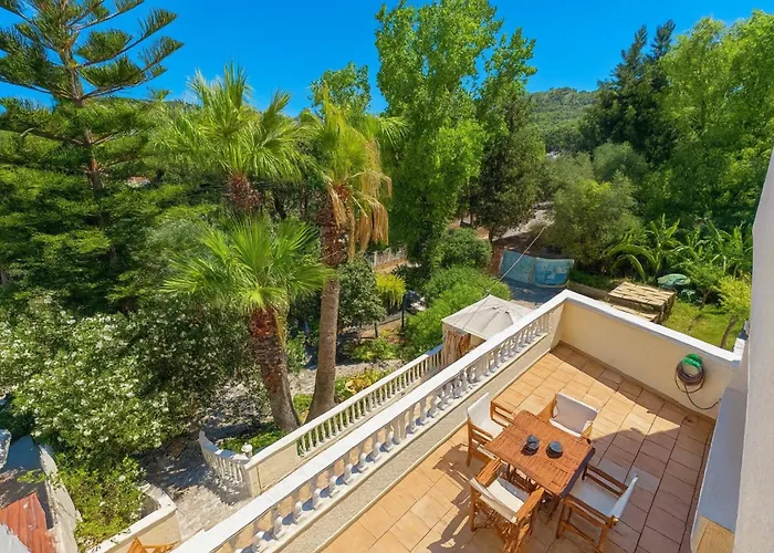 Small Paradise Private Pool, Jacuzzi, Bbq, Complete Privacy *