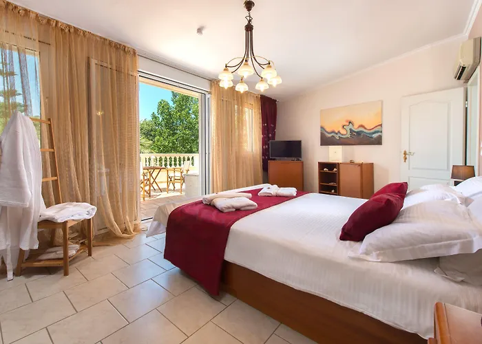 Small Paradise Private Pool, Jacuzzi, Bbq, Complete Privacy