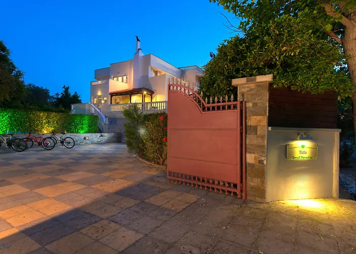 Small Paradise Private Pool, Jacuzzi, Bbq, Complete Privacy *