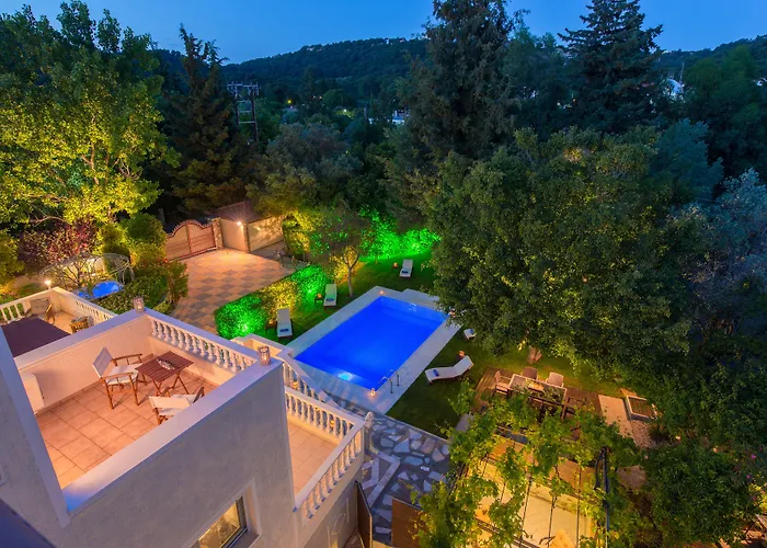 Small Paradise Private Pool, Jacuzzi, Bbq, Complete Privacy Villa *