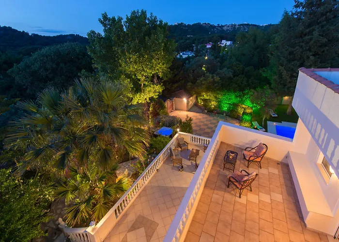 Small Paradise Private Pool, Jacuzzi, Bbq, Complete Privacy Ялиссос