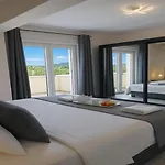 Vilă Small Paradise Private Pool, Jacuzzi, Bbq, Complete Privacy *
