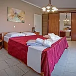 Vilă Small Paradise Private Pool, Jacuzzi, Bbq, Complete Privacy *
