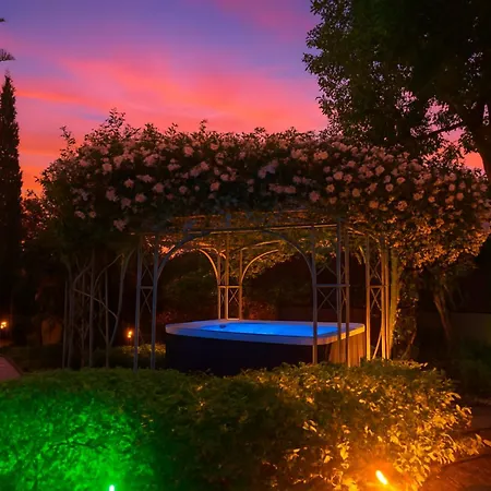 Small Paradise Private Pool, Jacuzzi, Bbq, Complete Privacy וילה