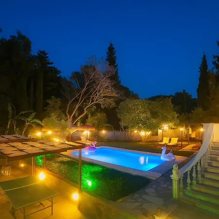 Small Paradise Private Pool, Jacuzzi, Bbq, Complete Privacy וילה