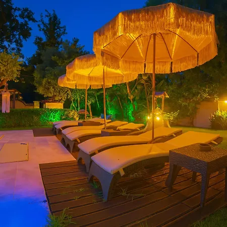 וילה Small Paradise Private Pool, Jacuzzi, Bbq, Complete Privacy יאליסוס