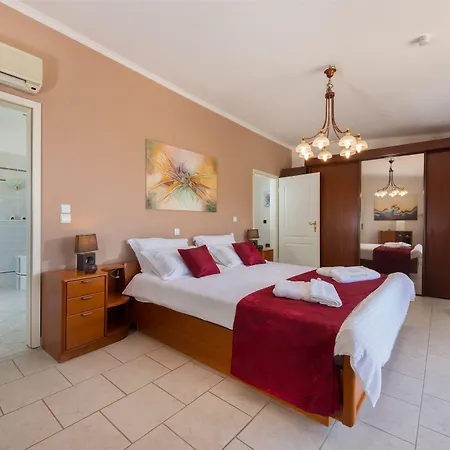 Small Paradise Private Pool, Jacuzzi, Bbq, Complete Privacy יאליסוס