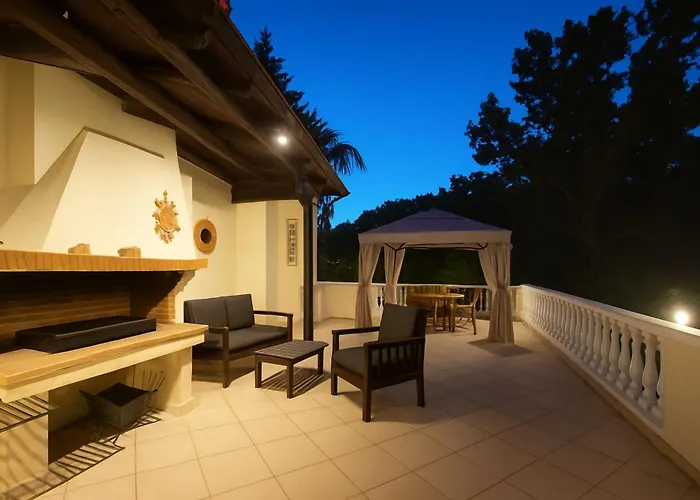 Small Paradise Private Pool, Jacuzzi, Bbq, Complete Privacy Willa *